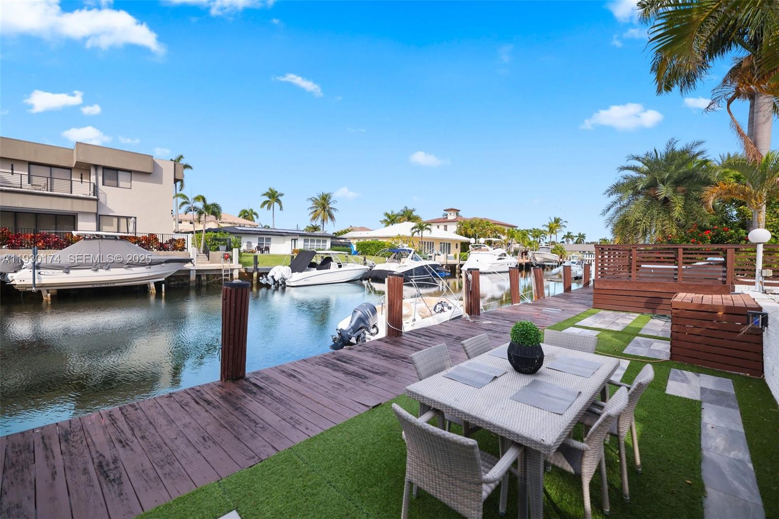 CORAL KEY VILLAS 3RD SEC - Residential