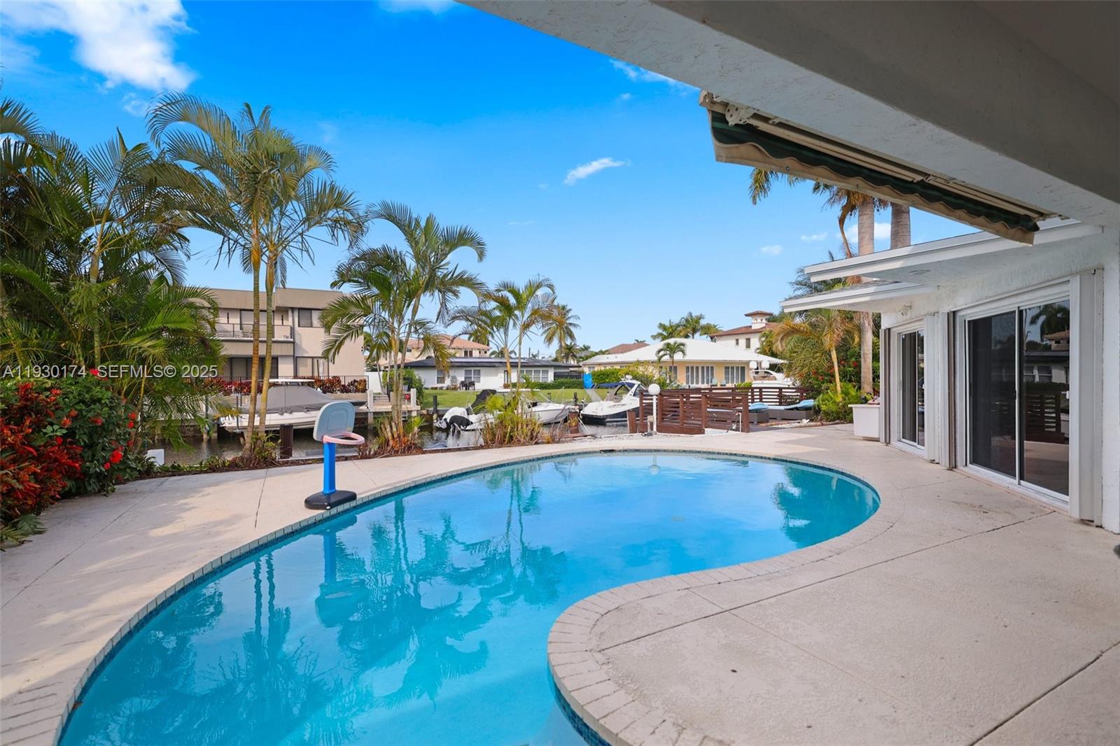 CORAL KEY VILLAS 3RD SEC - Residential