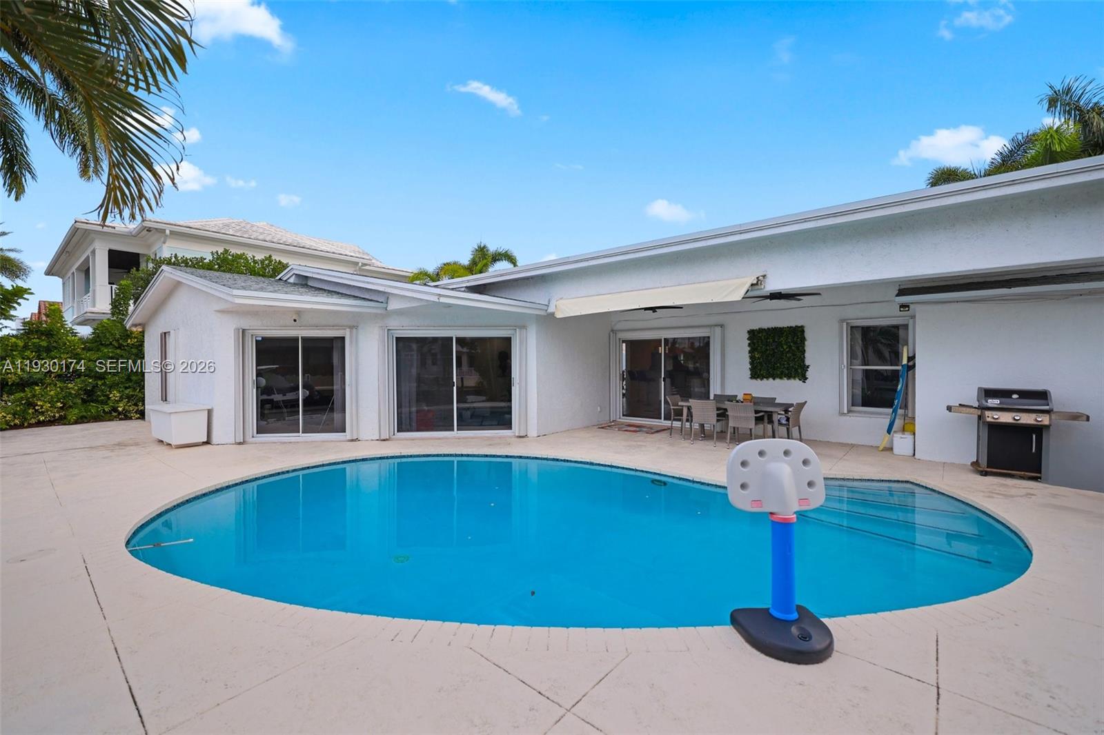 CORAL KEY VILLAS 3RD SEC - Residential