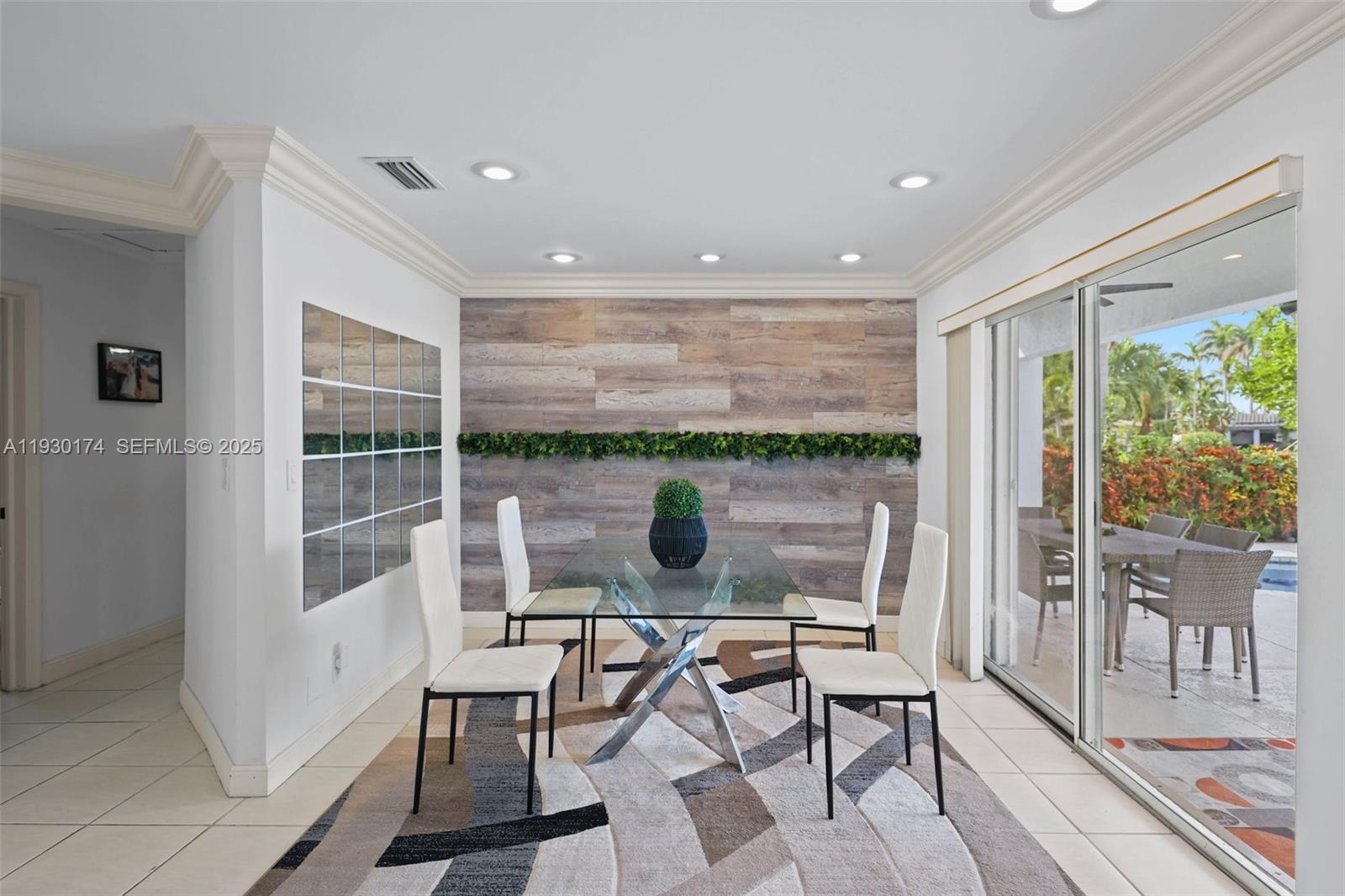 CORAL KEY VILLAS 3RD SEC - Residential