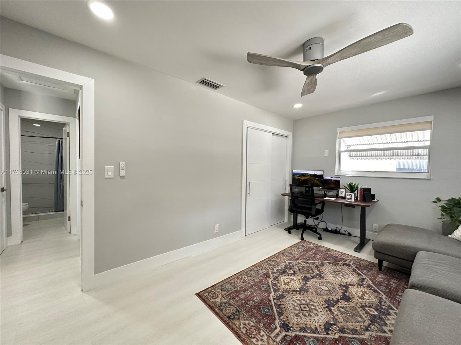 HOLLYWOOD HEIGHTS ADD SEC - Residential