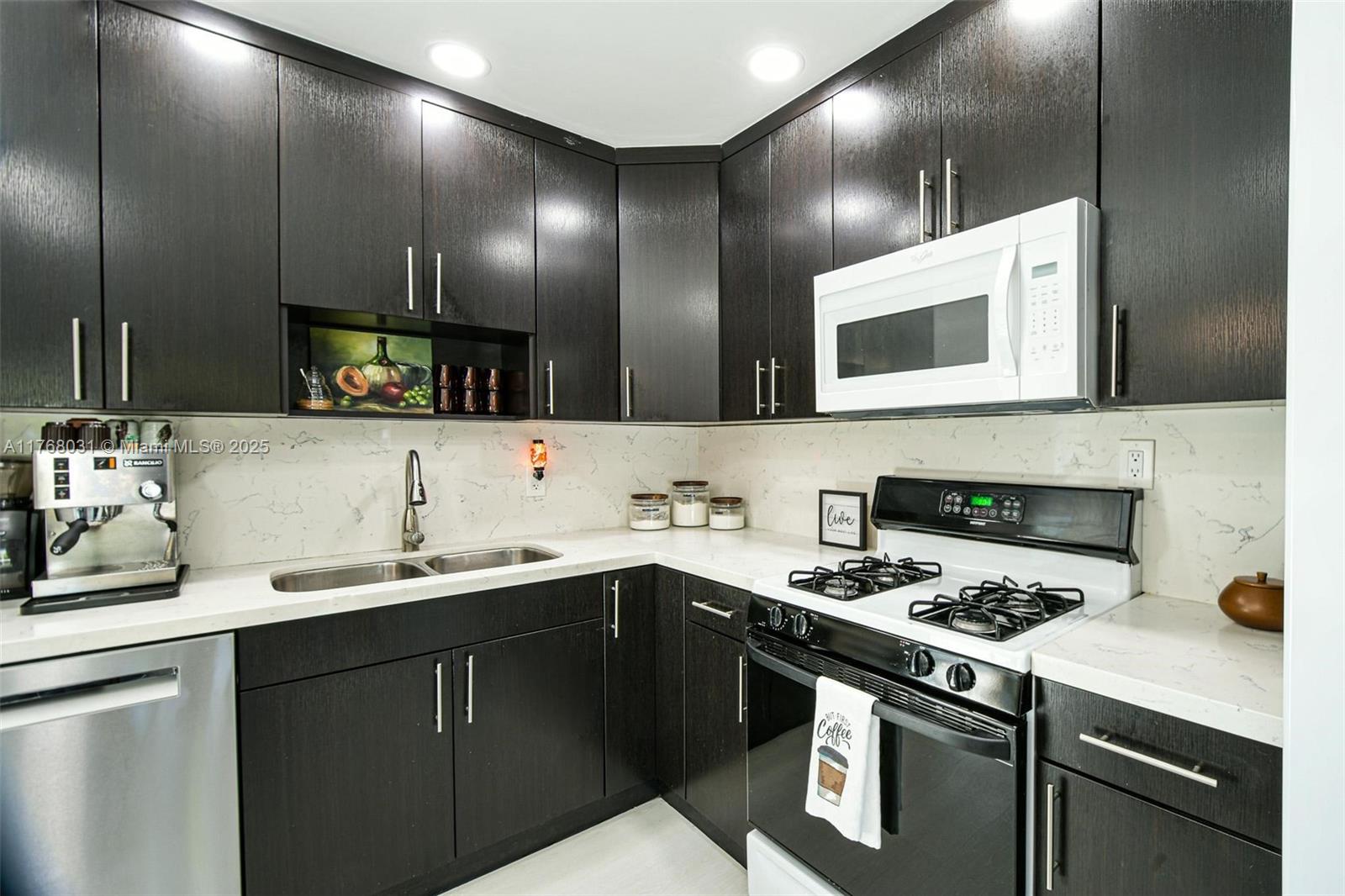 HOLLYWOOD HEIGHTS ADD SEC - Residential