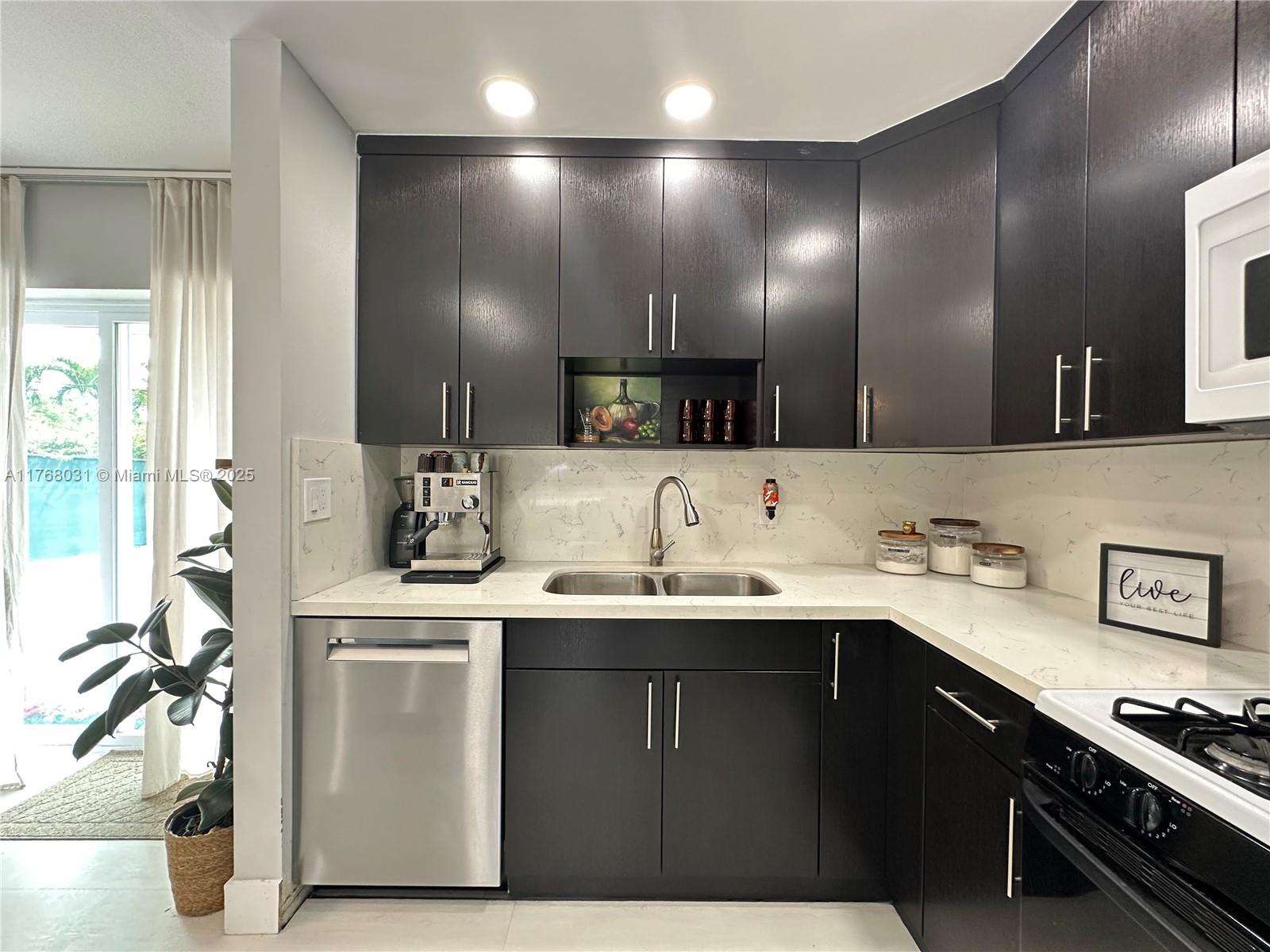 HOLLYWOOD HEIGHTS ADD SEC - Residential