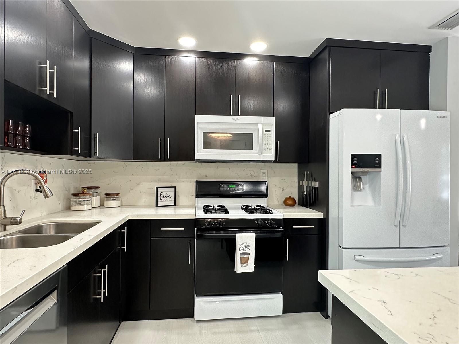 HOLLYWOOD HEIGHTS ADD SEC - Residential