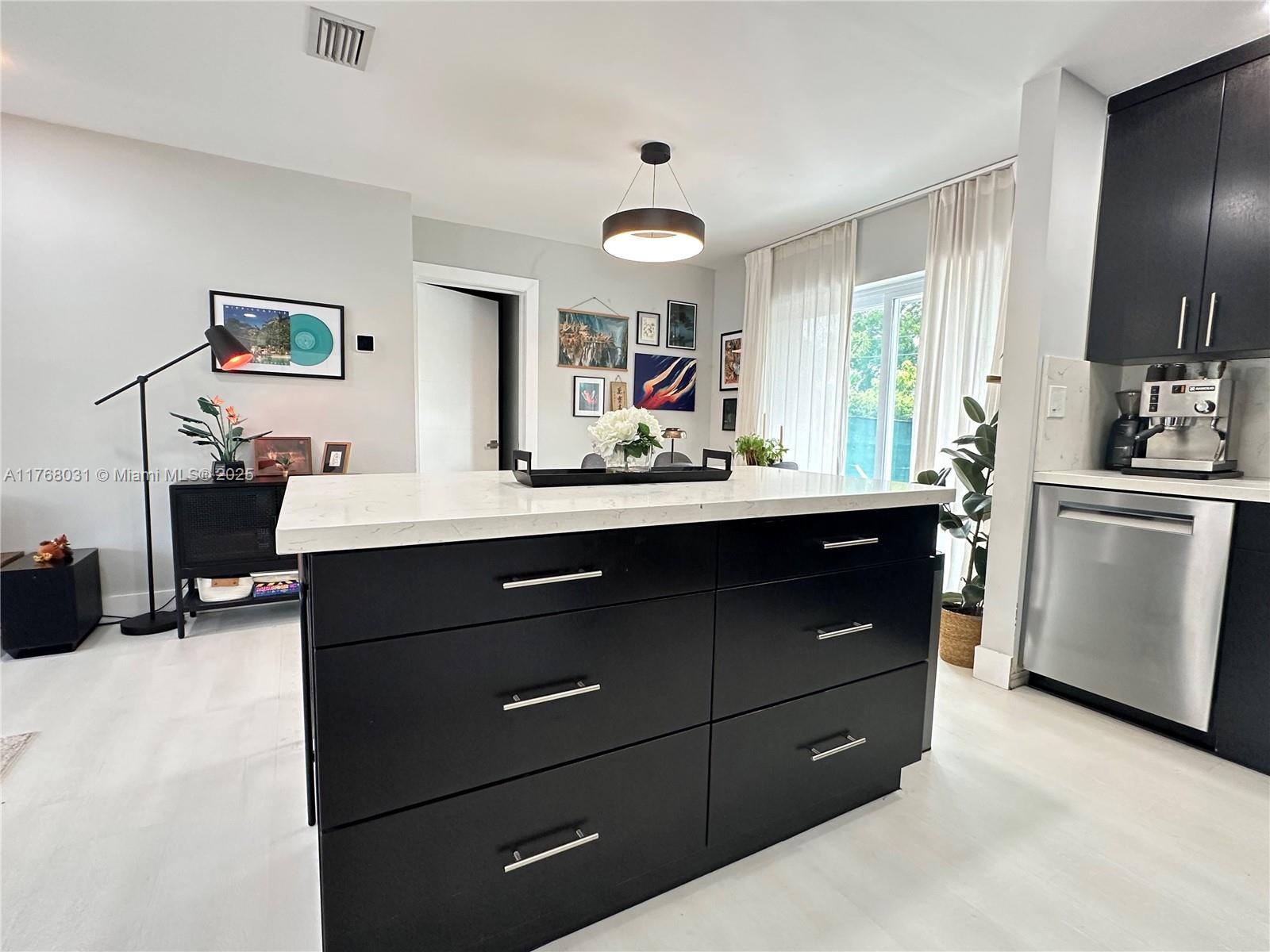 HOLLYWOOD HEIGHTS ADD SEC - Residential
