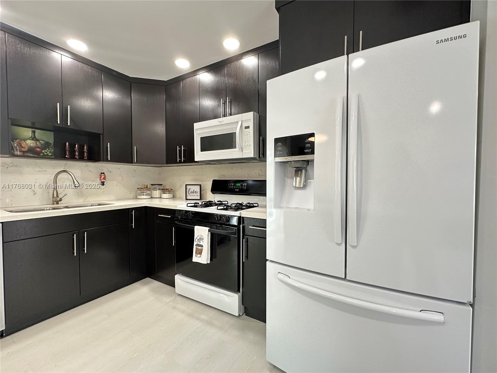 HOLLYWOOD HEIGHTS ADD SEC - Residential