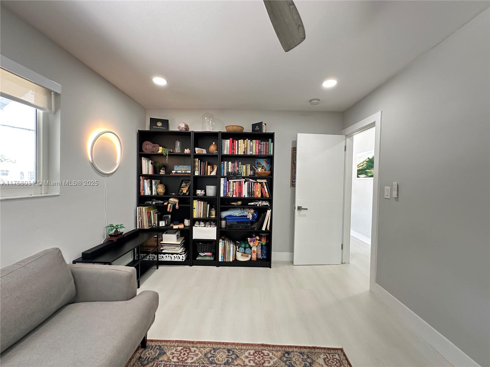 HOLLYWOOD HEIGHTS ADD SEC - Residential