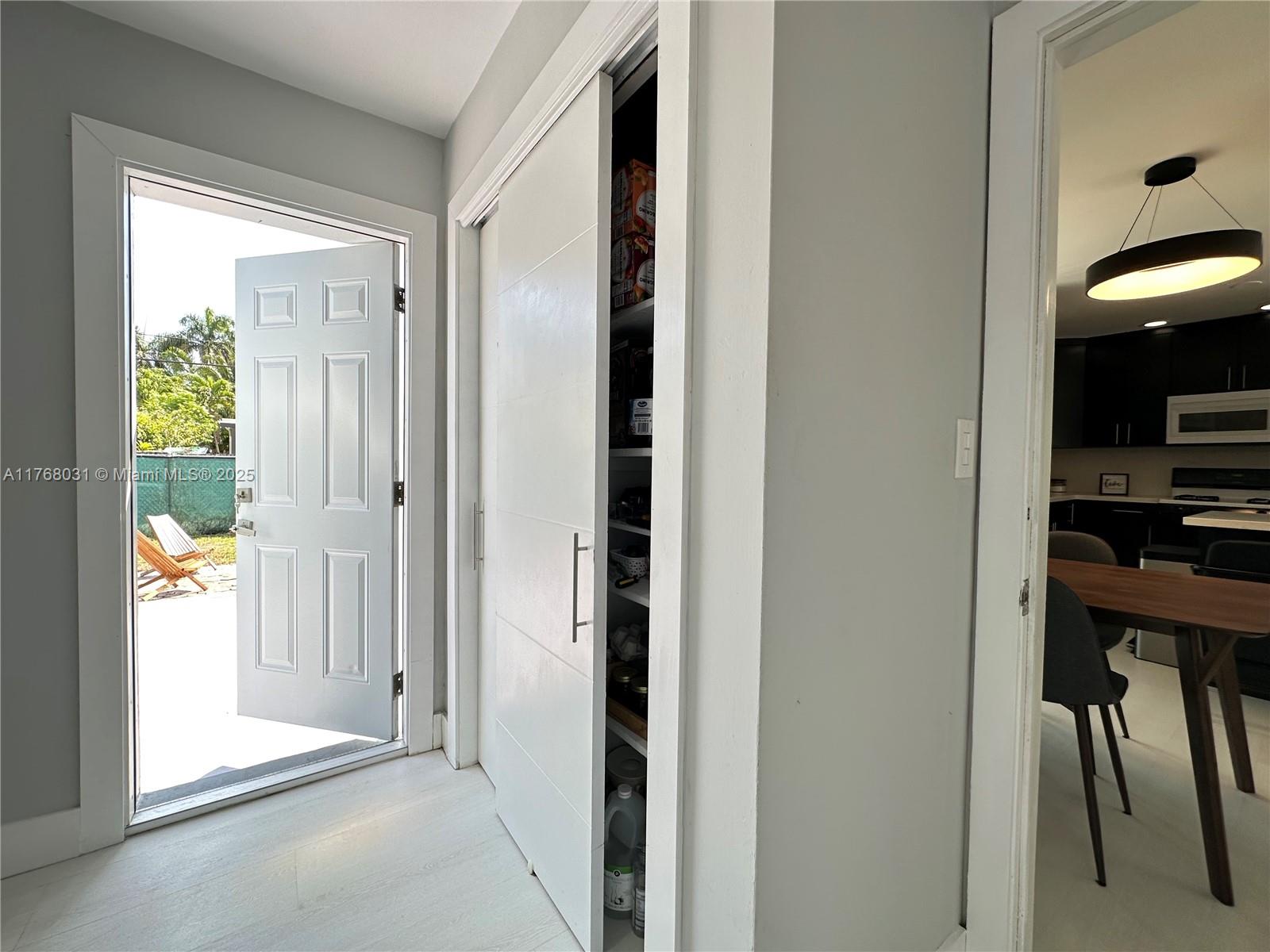 HOLLYWOOD HEIGHTS ADD SEC - Residential