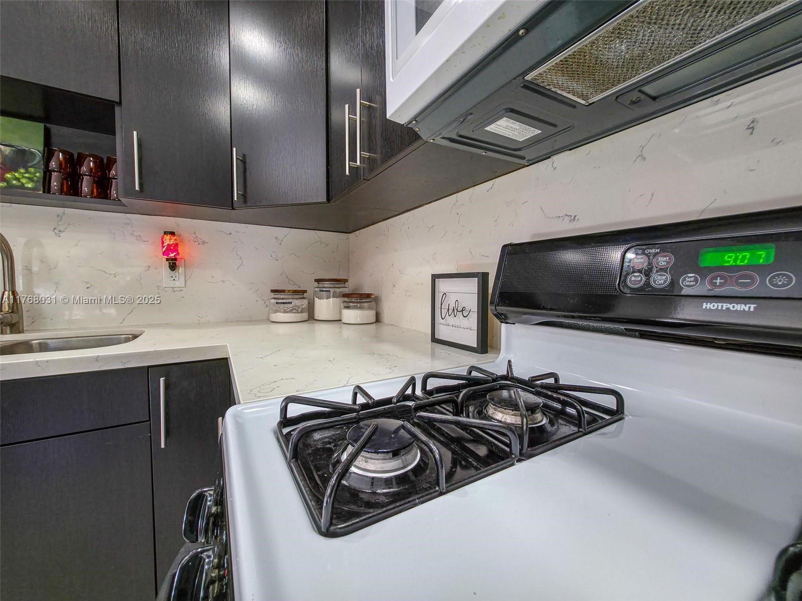 HOLLYWOOD HEIGHTS ADD SEC - Residential