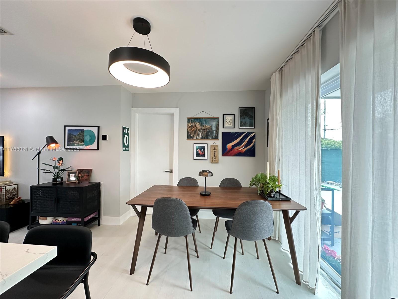 HOLLYWOOD HEIGHTS ADD SEC - Residential