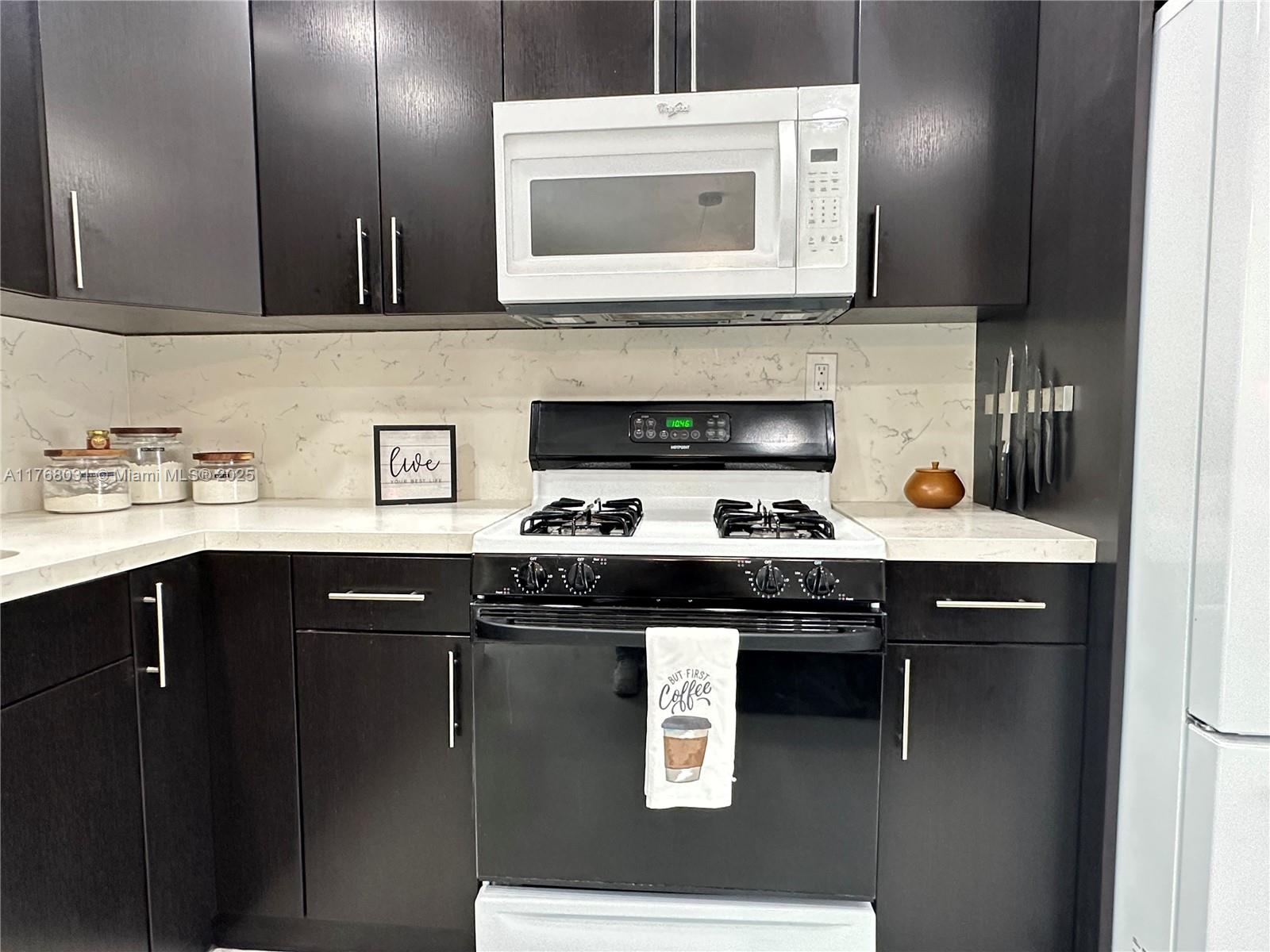 HOLLYWOOD HEIGHTS ADD SEC - Residential