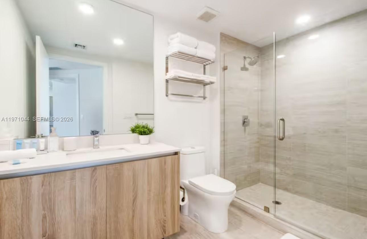 QUADRO CONDO - Residential