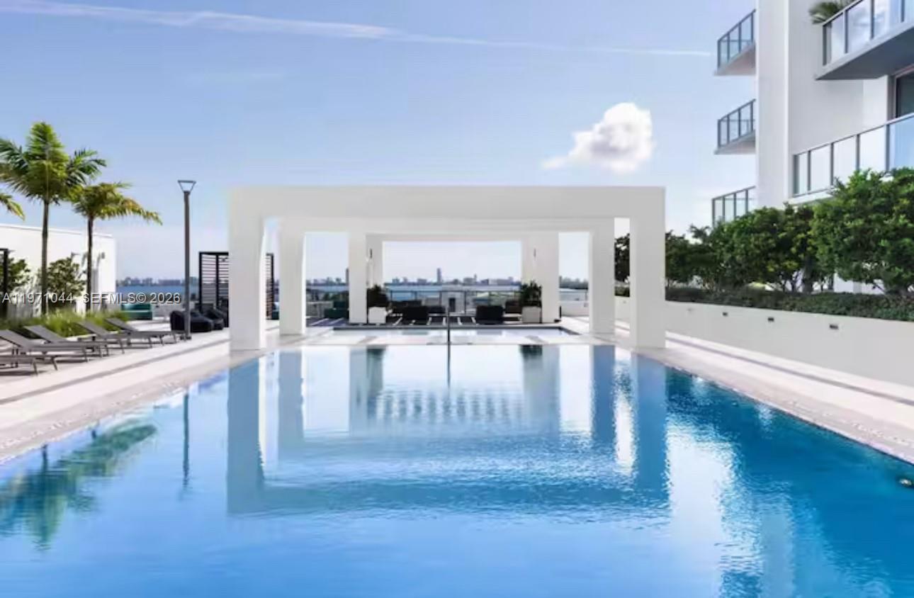 QUADRO CONDO - Residential