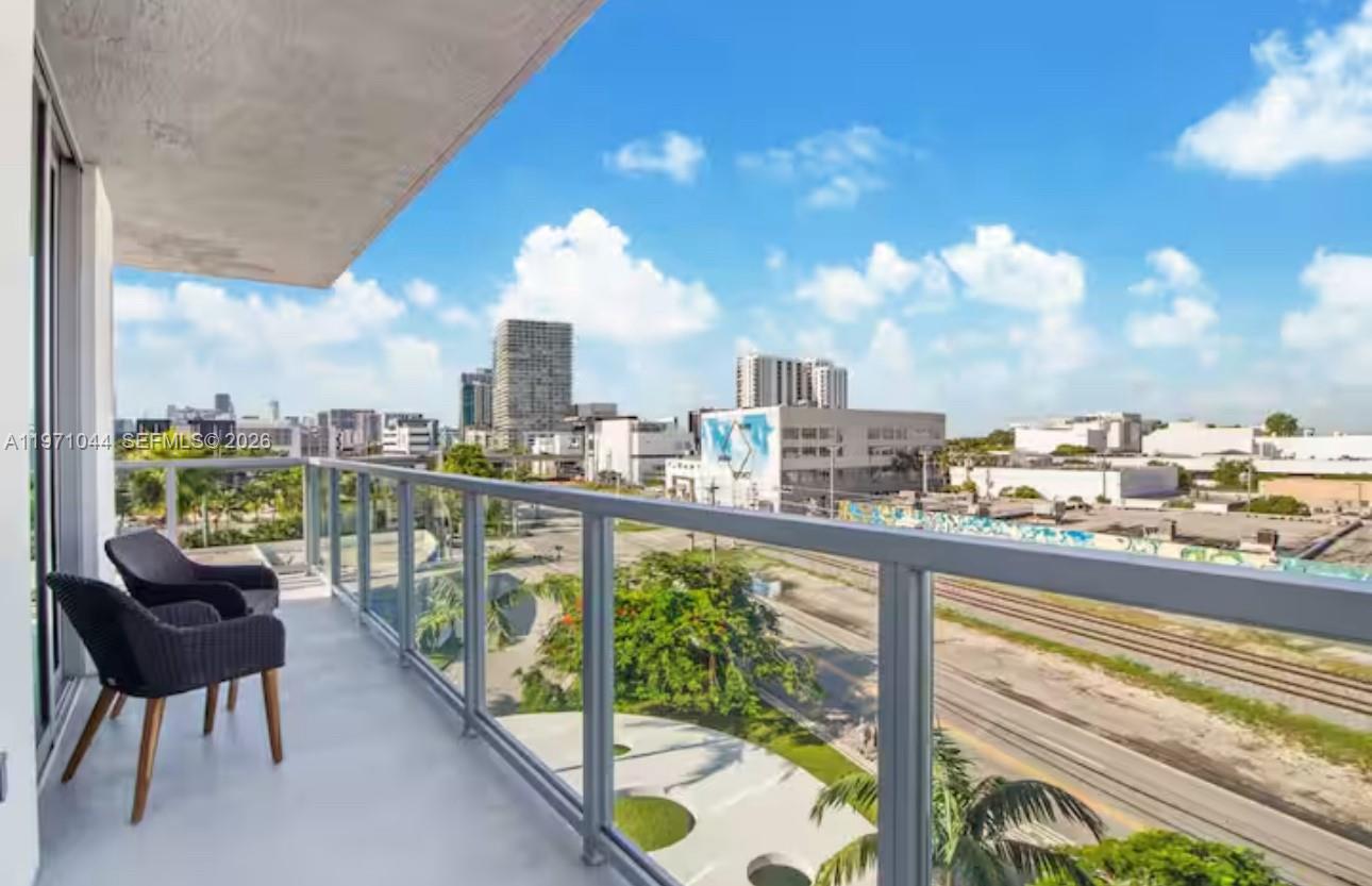 QUADRO CONDO - Residential