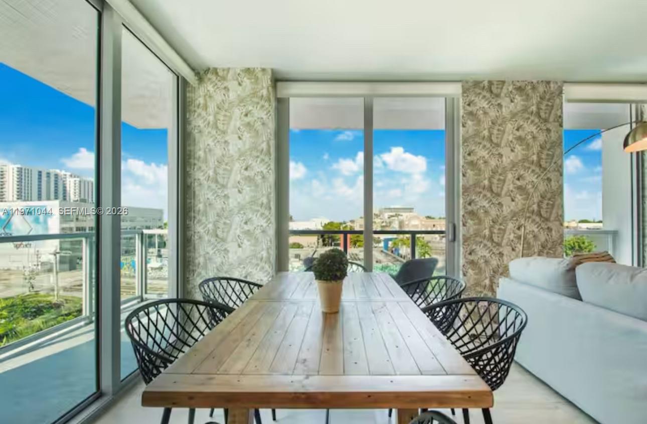 QUADRO CONDO - Residential