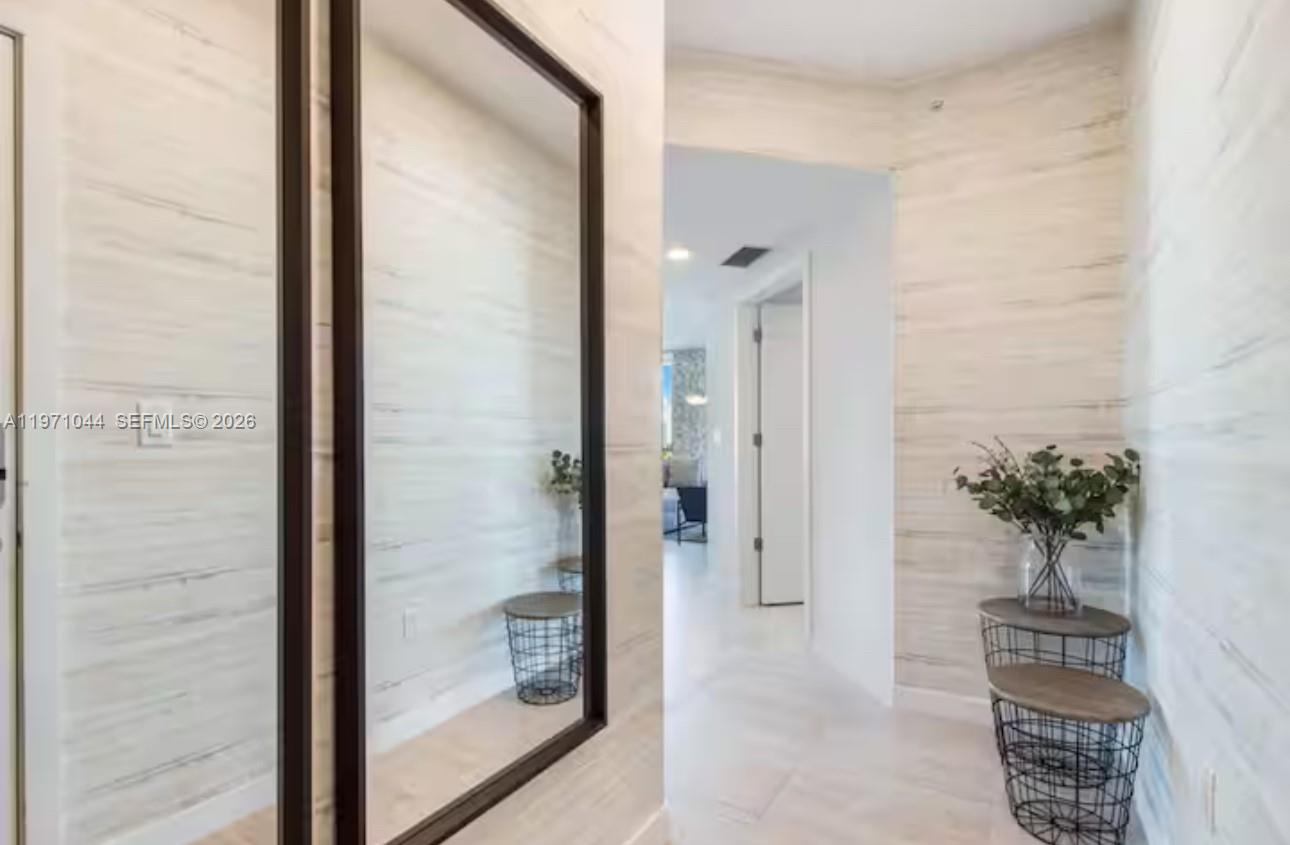 QUADRO CONDO - Residential