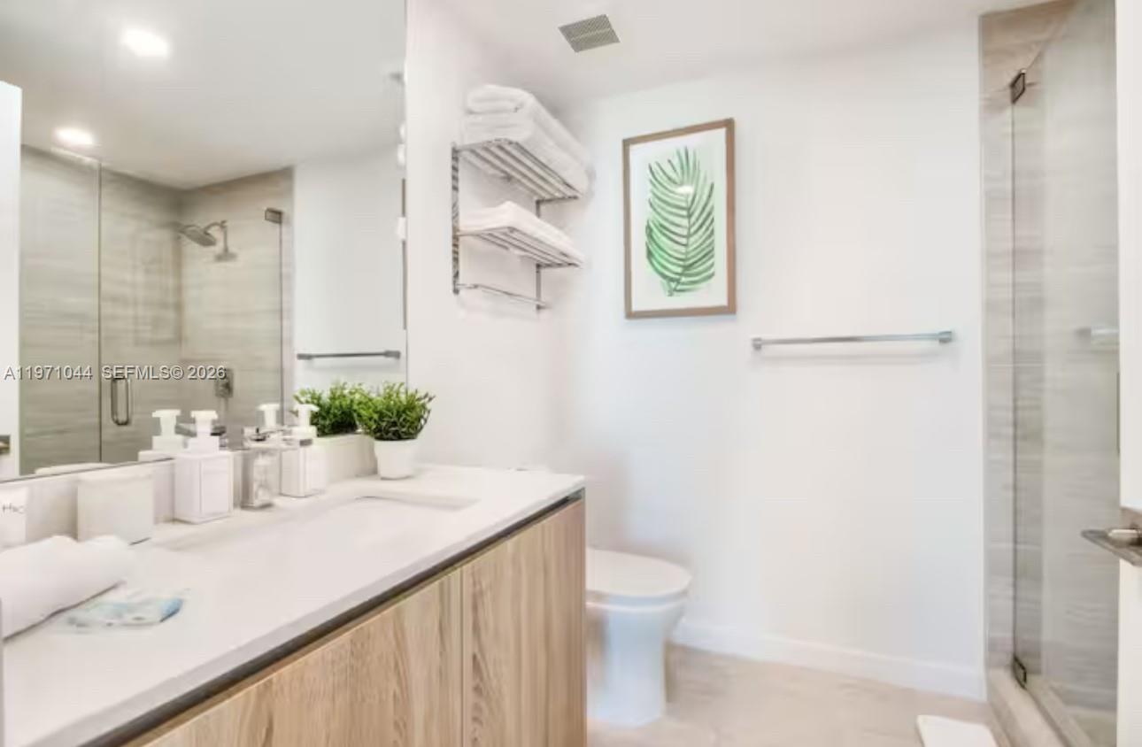 QUADRO CONDO - Residential