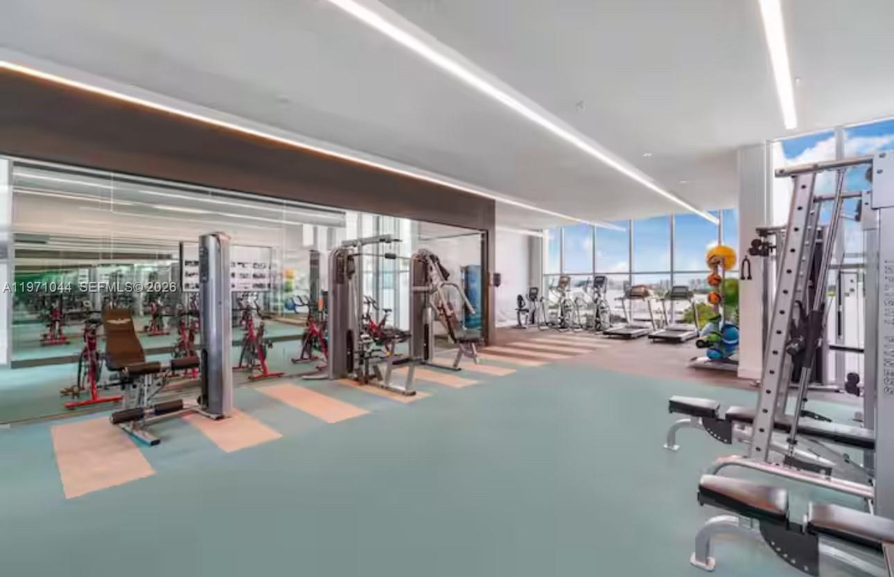 QUADRO CONDO - Residential