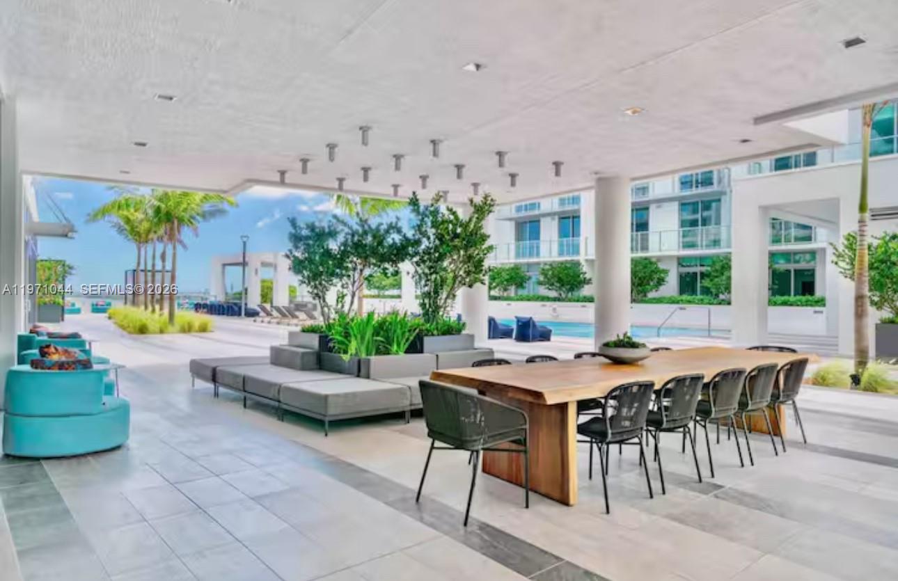 QUADRO CONDO - Residential