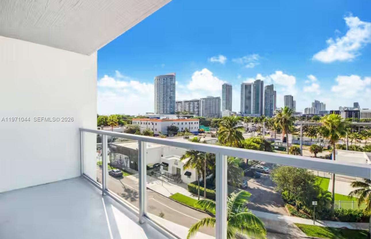 QUADRO CONDO - Residential