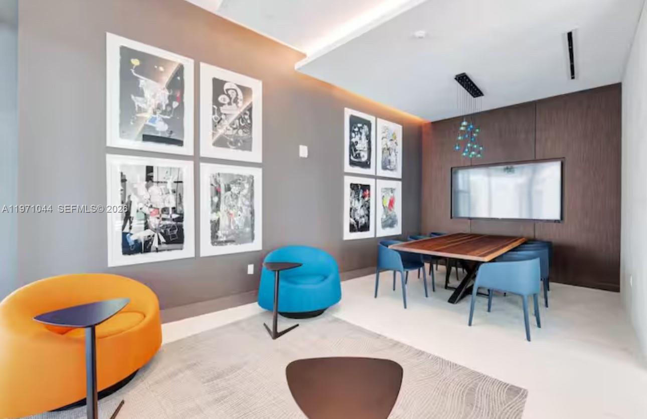 QUADRO CONDO - Residential