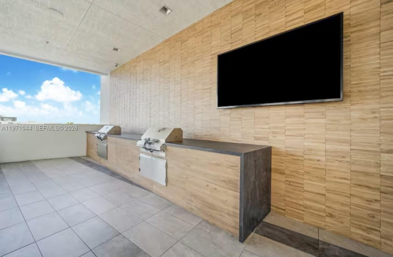 QUADRO CONDO - Residential