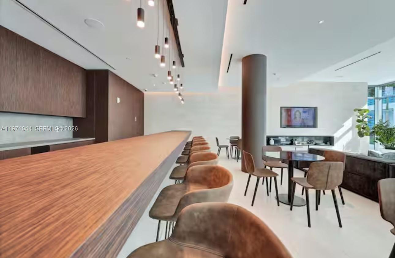 QUADRO CONDO - Residential