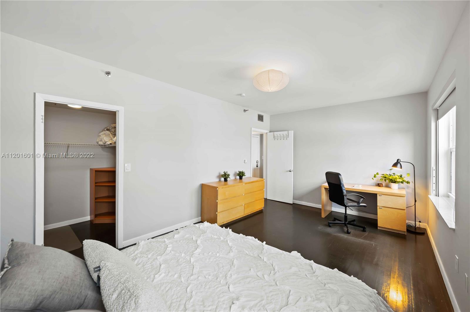 THE LEXINGTON EUCLID COND - Residential Lease