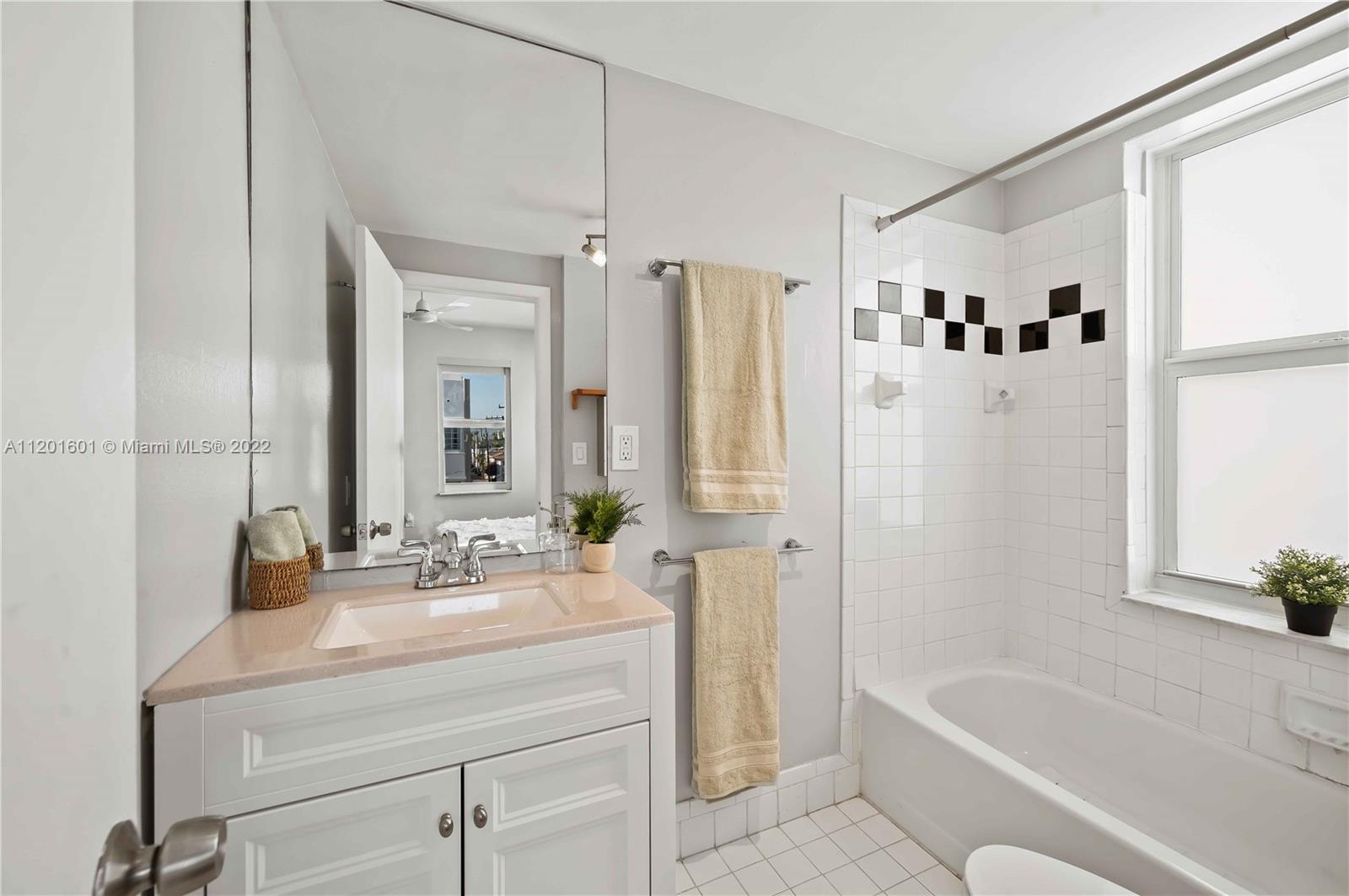 THE LEXINGTON EUCLID COND - Residential Lease