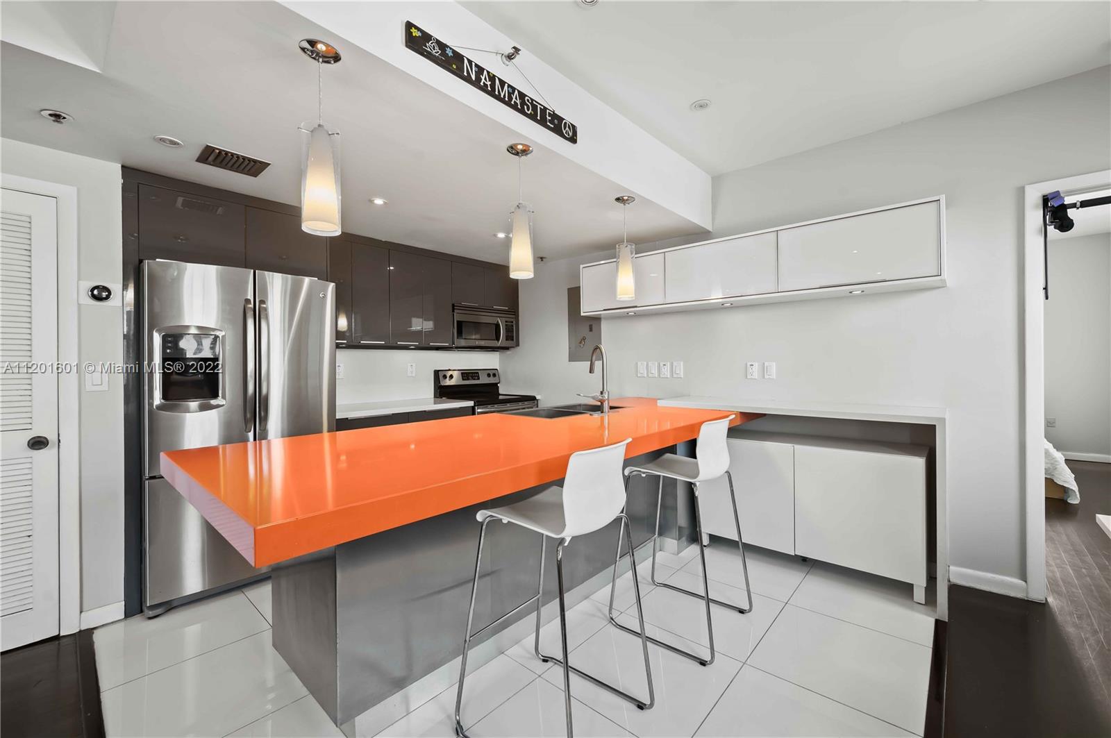 THE LEXINGTON EUCLID COND - Residential Lease