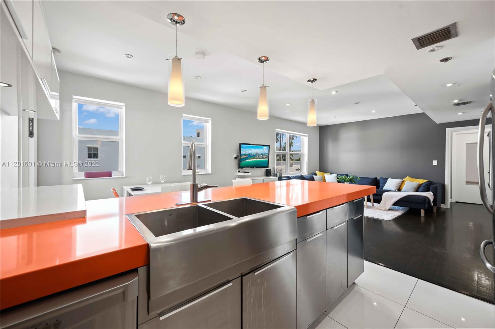 THE LEXINGTON EUCLID COND - Residential Lease