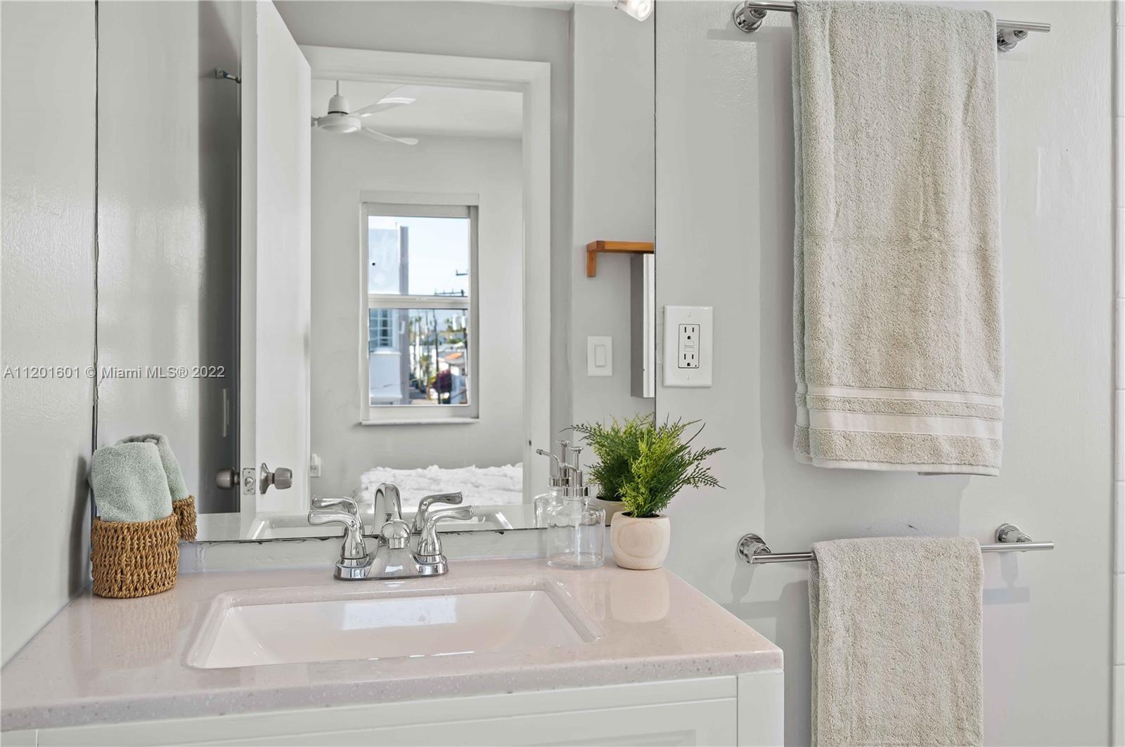 THE LEXINGTON EUCLID COND - Residential Lease