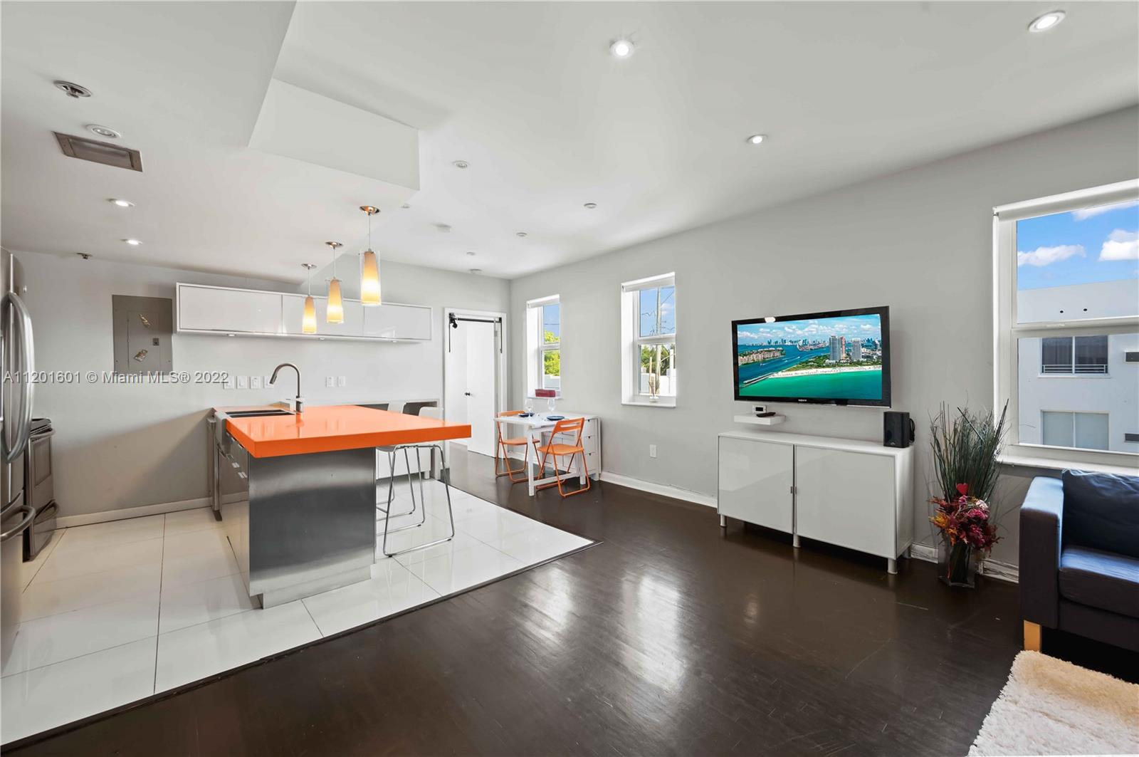 THE LEXINGTON EUCLID COND - Residential Lease