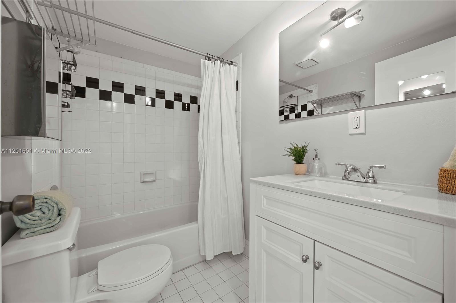 THE LEXINGTON EUCLID COND - Residential Lease