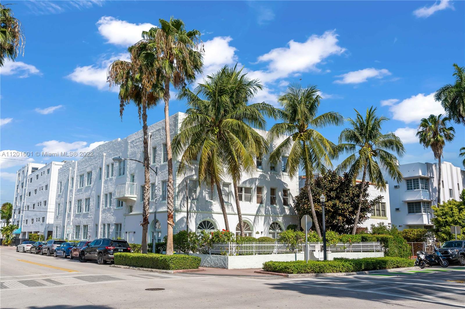 THE LEXINGTON EUCLID COND - Residential Lease