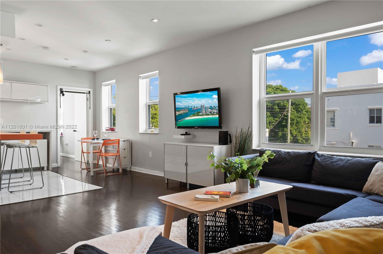 THE LEXINGTON EUCLID COND - Residential Lease