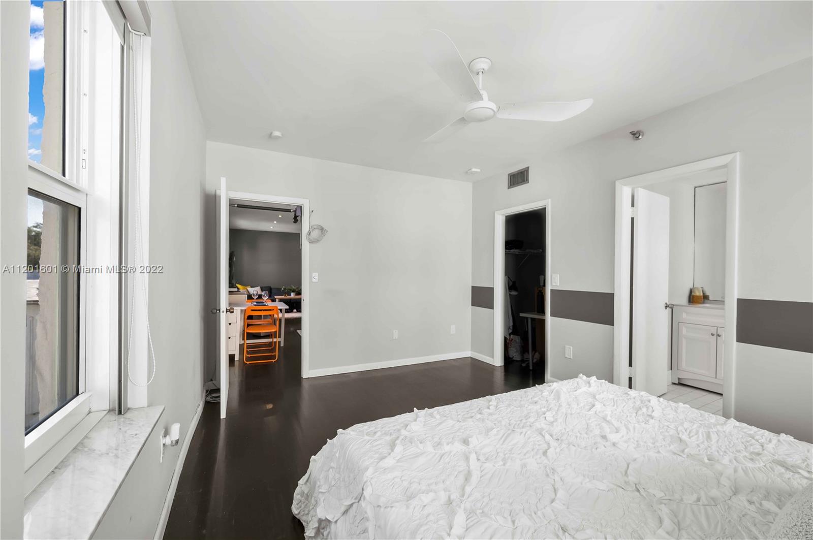 THE LEXINGTON EUCLID COND - Residential Lease