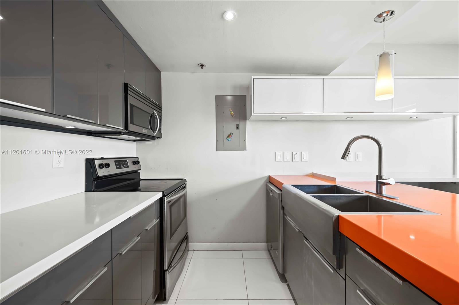 THE LEXINGTON EUCLID COND - Residential Lease