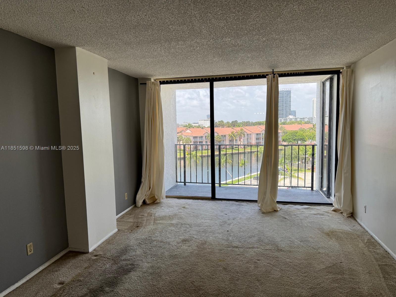 200 Leslie Dr 616