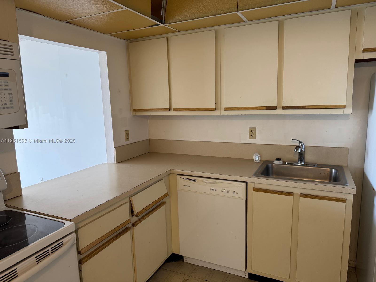200 Leslie Dr 616