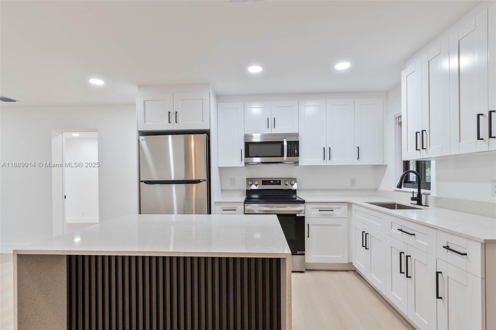 3271 NW 18th St