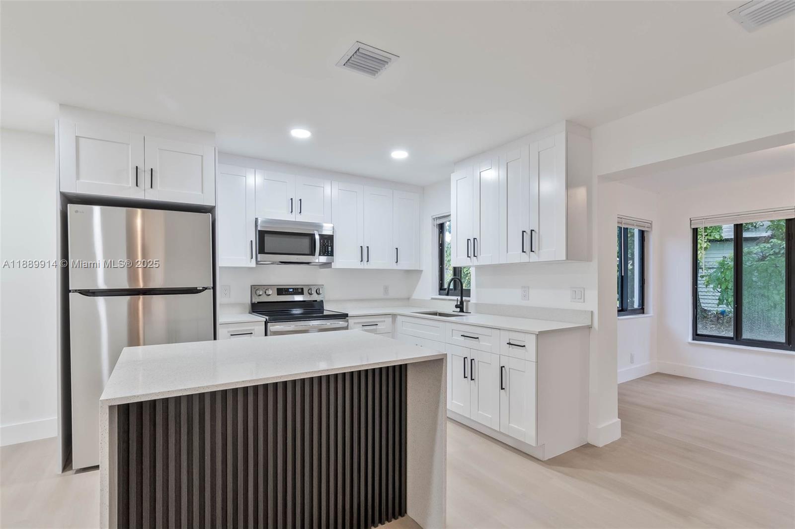 3271 NW 18th St
