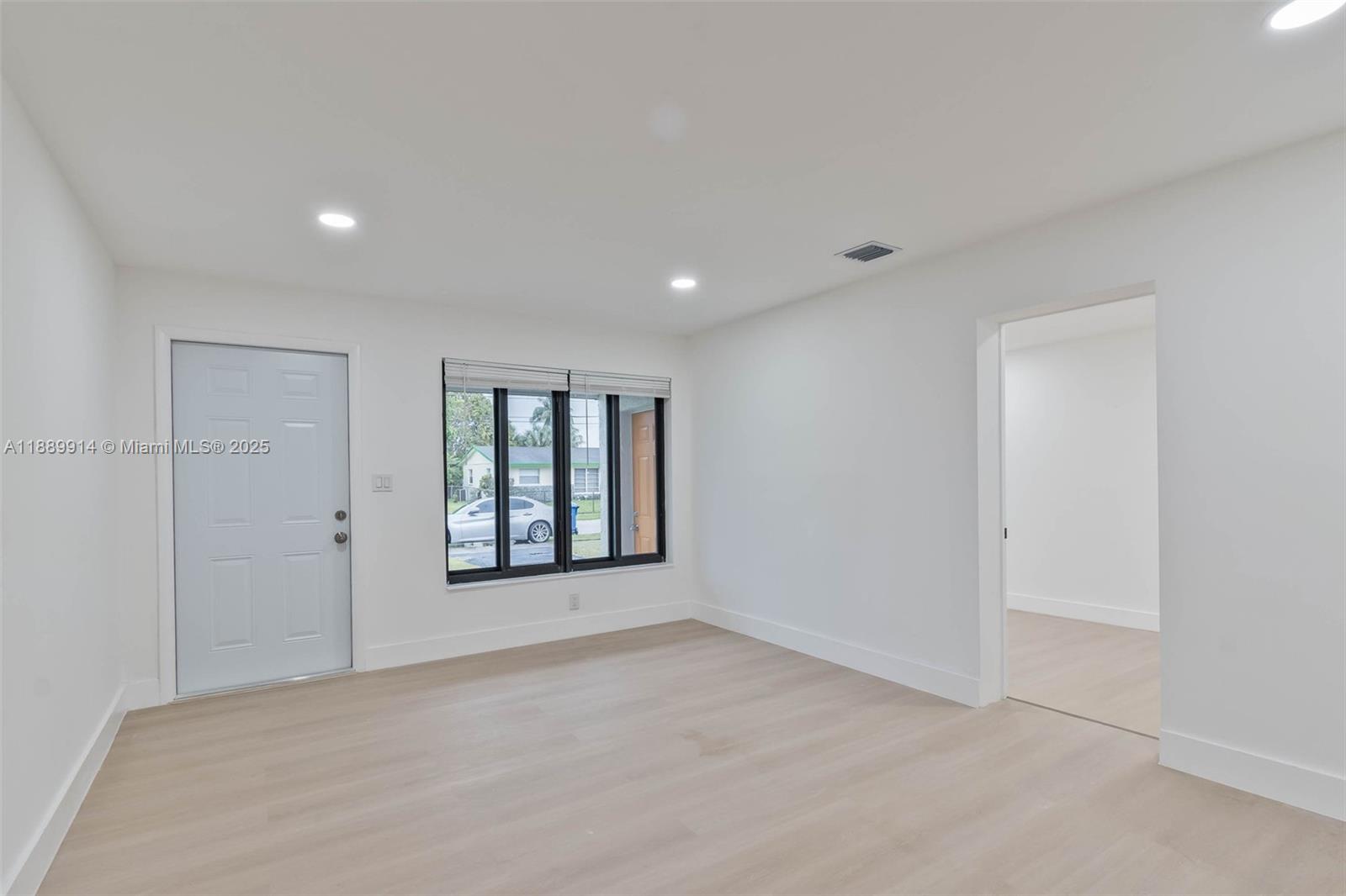 3271 NW 18th St