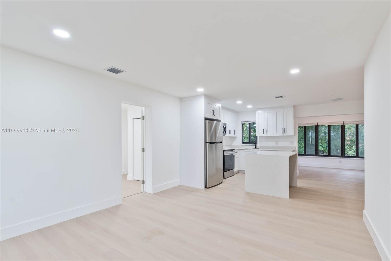 3271 NW 18th St