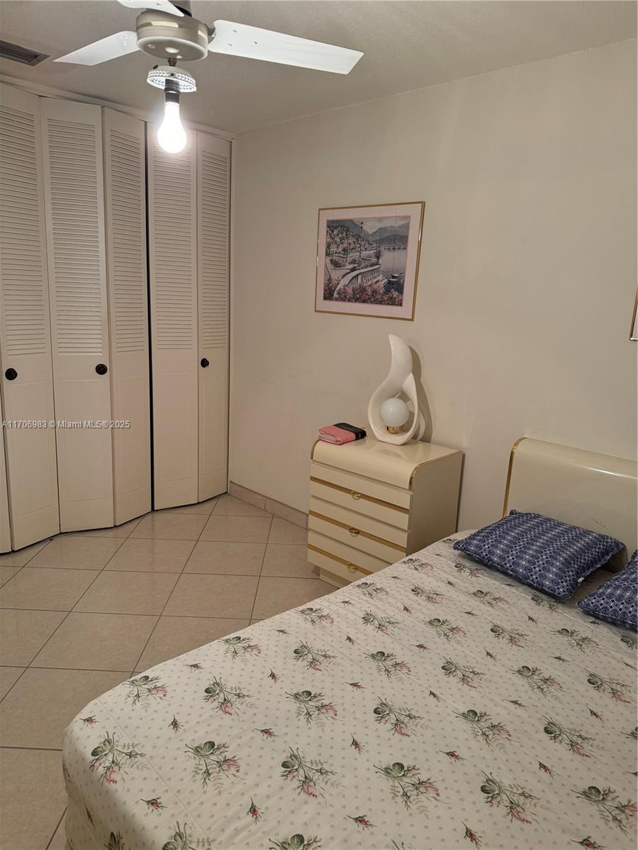 CRESTHAVEN VILLAS 16 COND - Residential