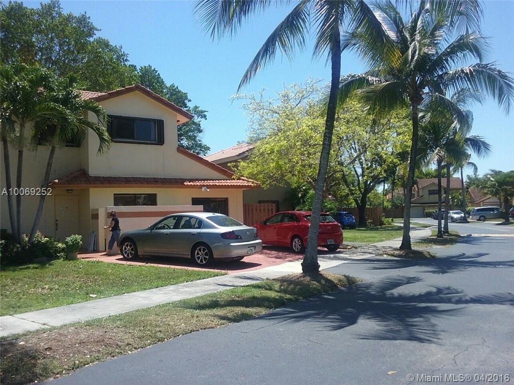 Prestige Kendall/Hammock community. A Single Family House, 2 Stories, 3 Bedrooms, 2 Baths. Ceramic Tile. Florida Room with Lake View around 10 miles of pathway in the Community. Clubhouse, Community Pool, Child Play Area, and Security Patrol.