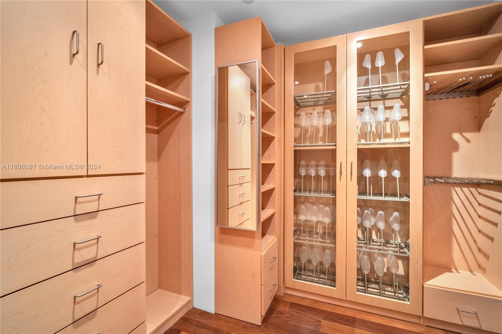 CLUB TOWER ONE CONDO - Residential