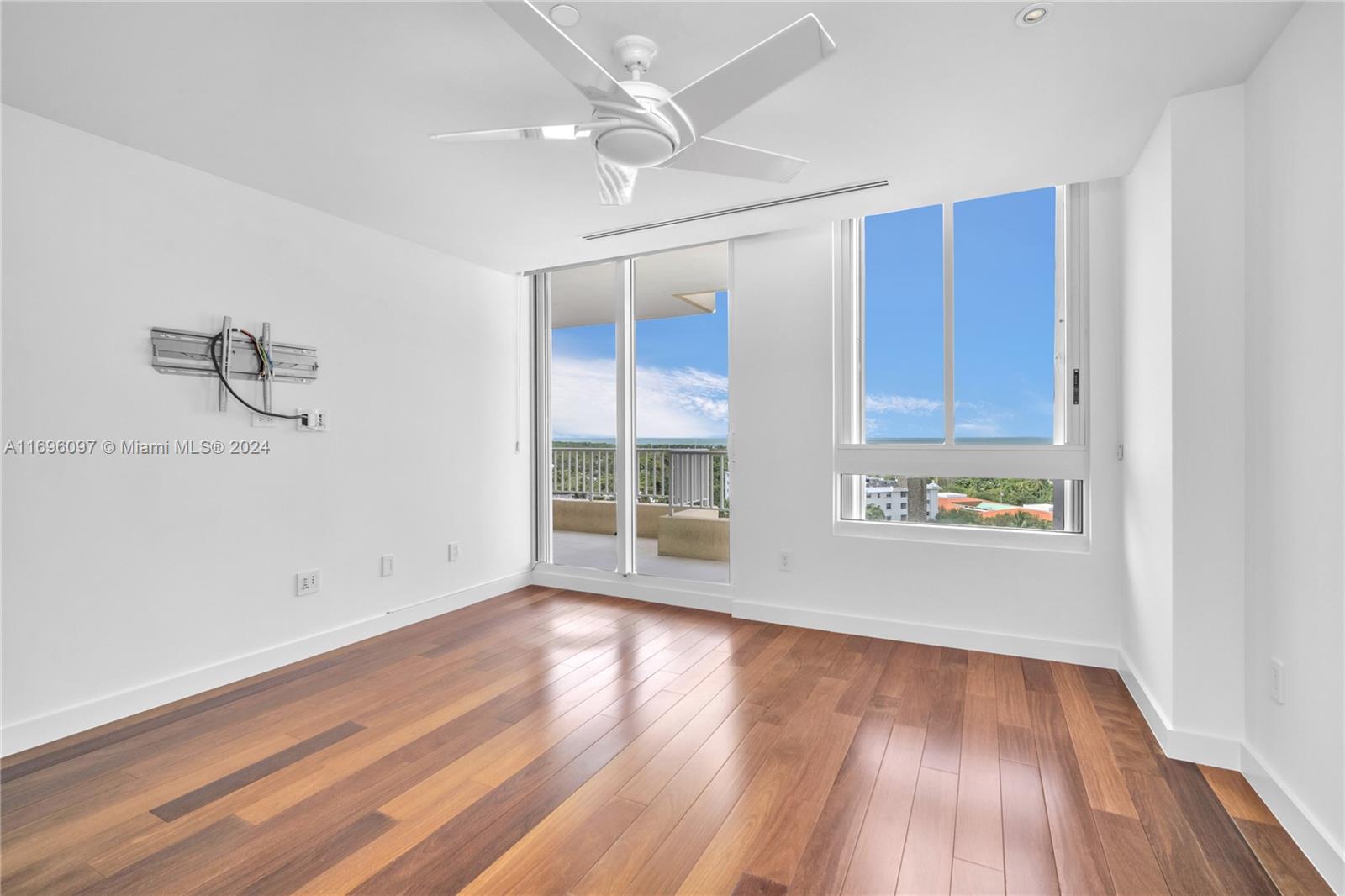 CLUB TOWER ONE CONDO - Residential