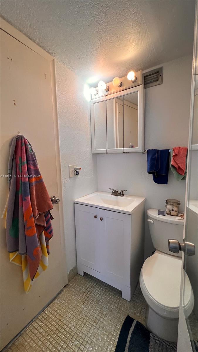 1750 JAMES APARTMENTS CON - Residential Lease