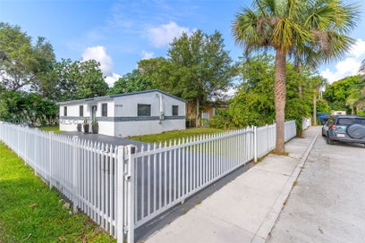 15100 NE 14th Ct 15100 North Miami Beach FL 33162